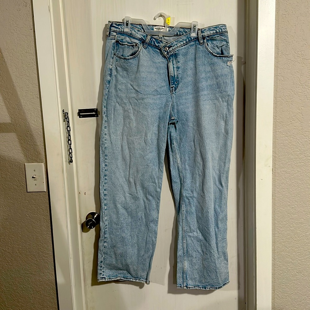 Curve Love High Rise 90s Relaxed Jean in Light w/ Criss-Cross Waistband